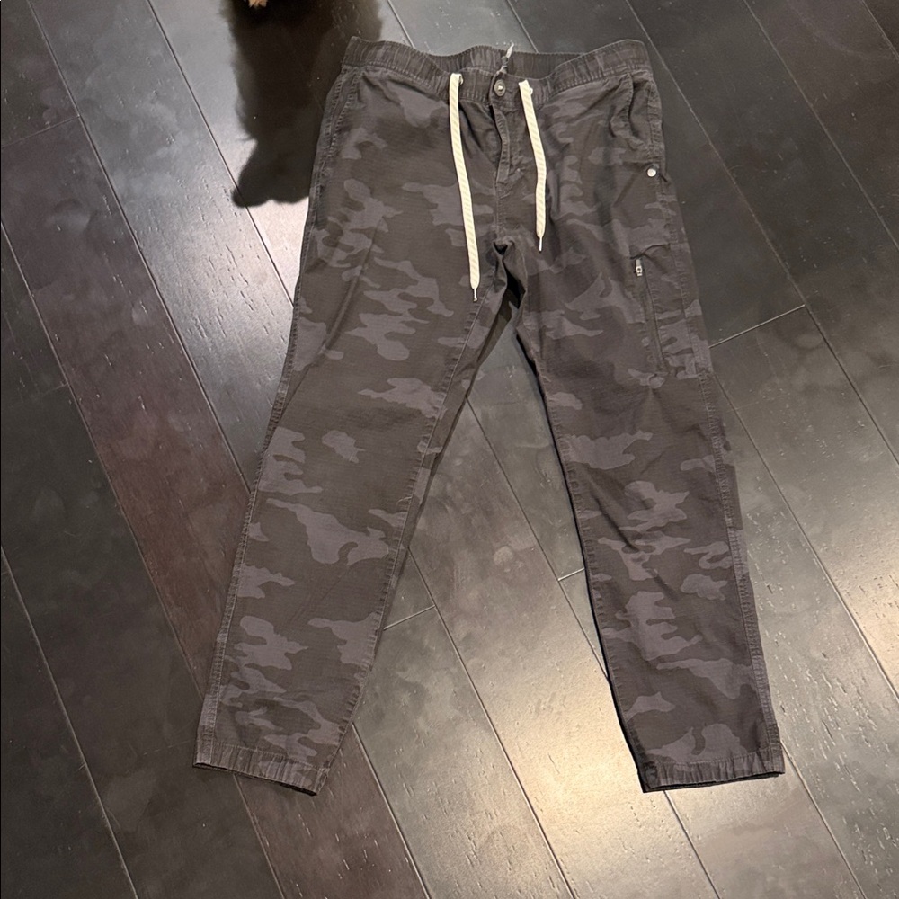 Women’s vuori black camo pants